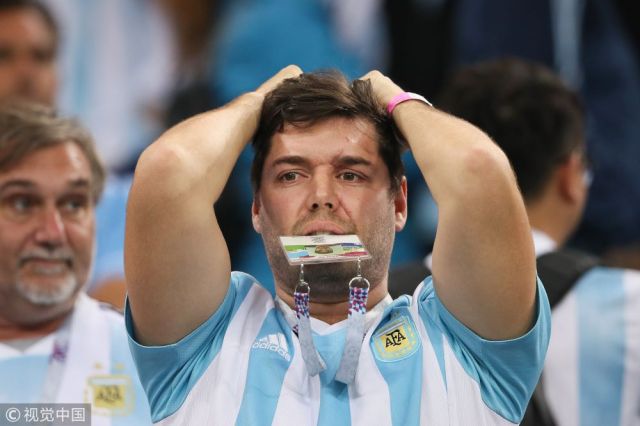 买到决赛门票的阿根廷球迷,阿根廷球迷买球