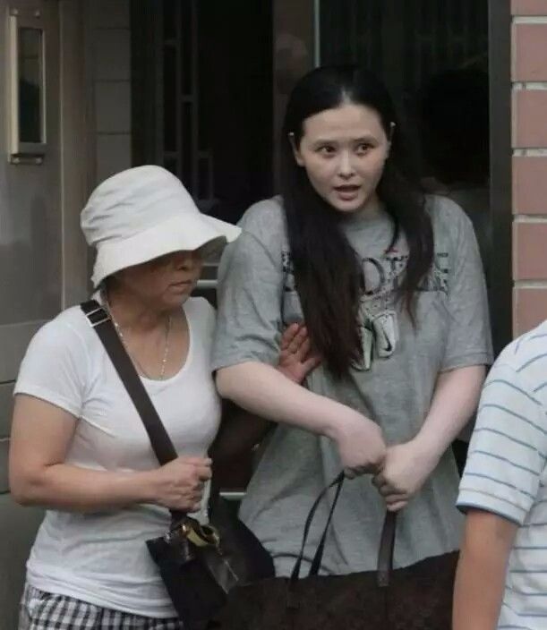 三次吸毒进监狱后的体重暴增,曾吸毒入狱自曝监狱生活