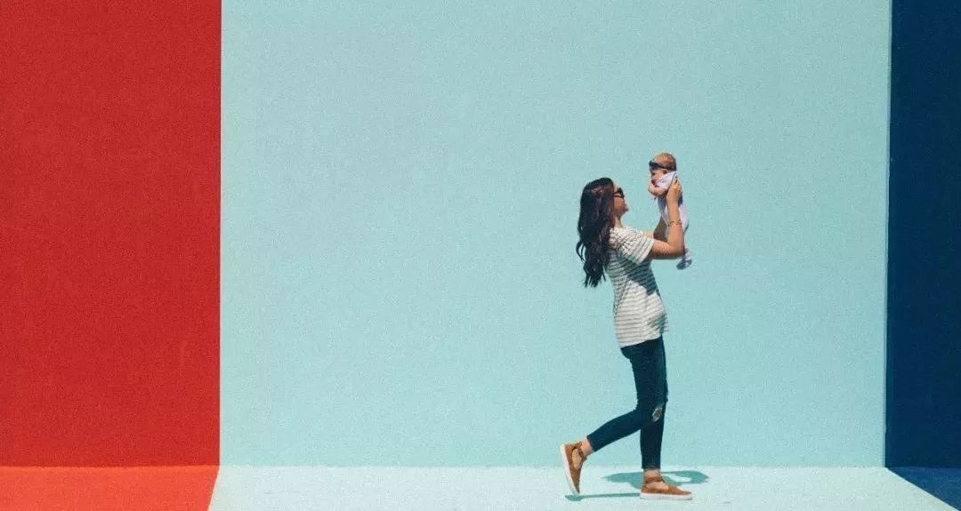 熊孩子电梯里撒尿,妈妈的做法获赞千万:好孩子就是这么教出来的