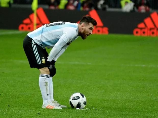 世界杯里的足球鞋,世界杯上的足球鞋