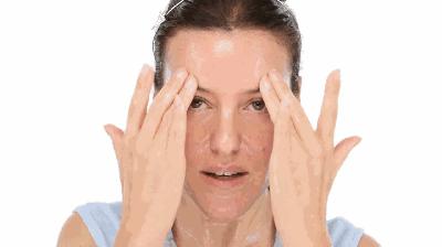 敏感肌肤应该怎么样温和去角质呢？该怎么操作才能避免烂脸？