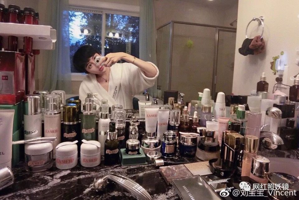 张辛苑用的化妆品,张辛苑化妆台图片