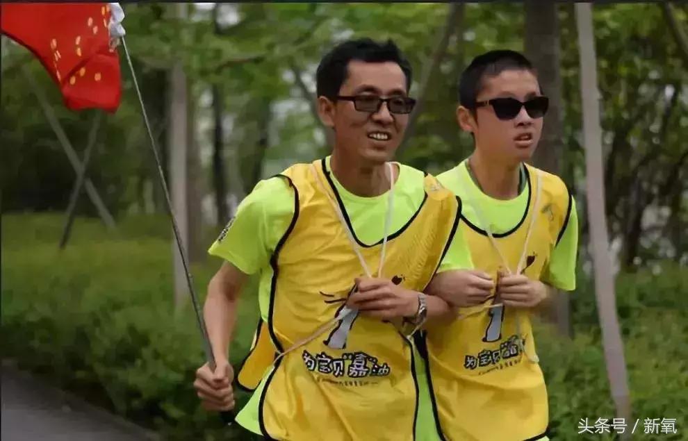 看了易烊千玺演唱会后的反应,易烊千玺喜欢宋祖儿吗