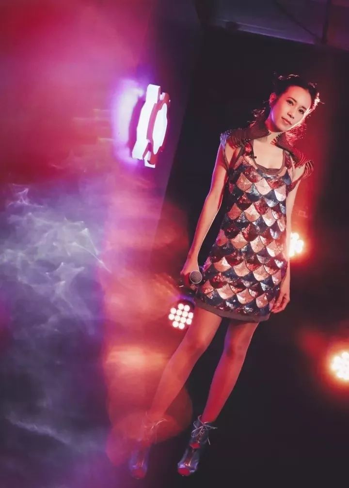 莫文蔚裸妆演唱会,莫文蔚现场秀