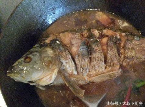 老东北美食之红烧鲤鱼做法,怎么红烧鲤鱼块炖鲤鱼好吃又简单