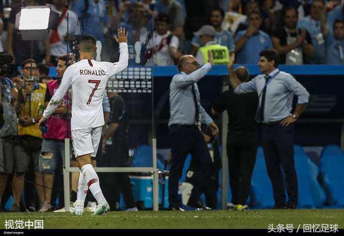 c罗搀扶埃丁森卡瓦尼,卡瓦尼与球迷的感动瞬间