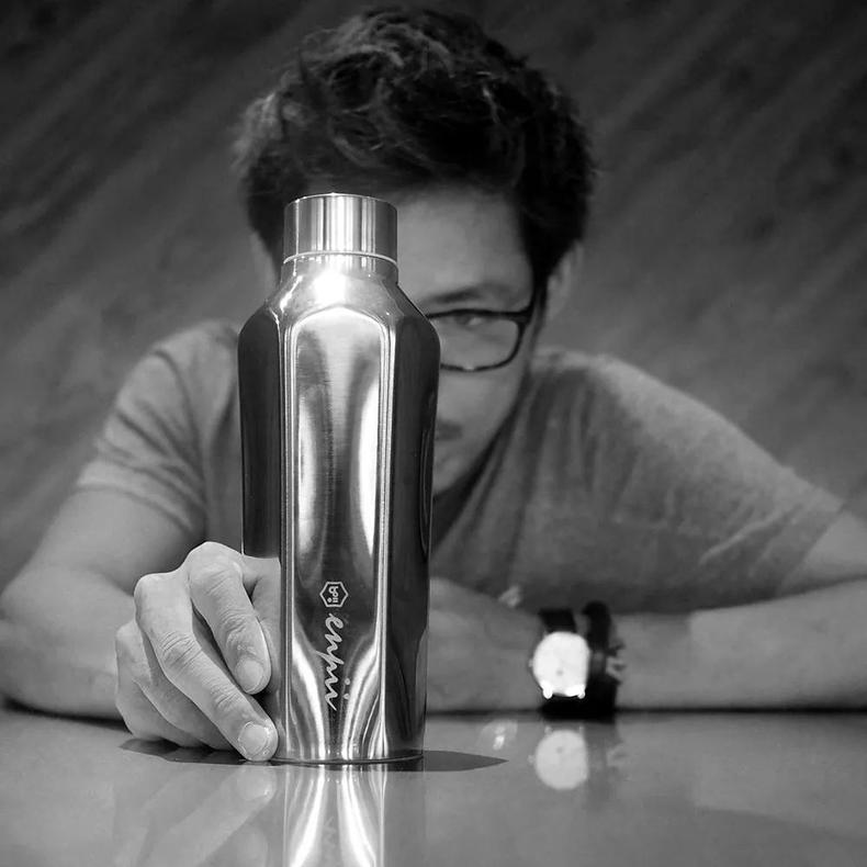 当代女孩喝奶茶,女孩子的快乐都是一杯奶茶给的