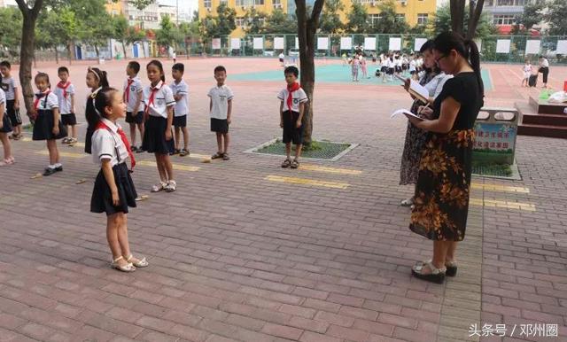 邓州市花洲实验小学新闻,邓州市花洲实验小学入队