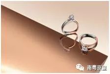 偏爱，我本不同｜周大福新品华南首发世界偏爱最不平凡的女人，偏爱的独特匠心，也只给本就不同的你