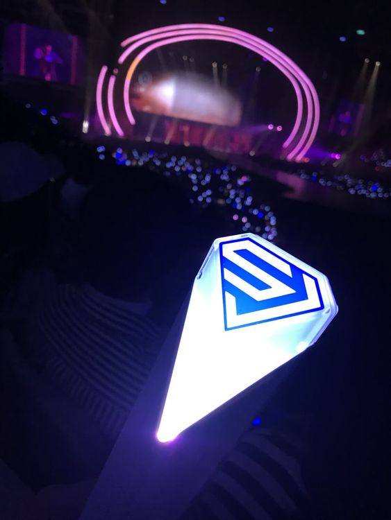 应援手灯你了解多少？细数韩12个大势男团的应援手灯