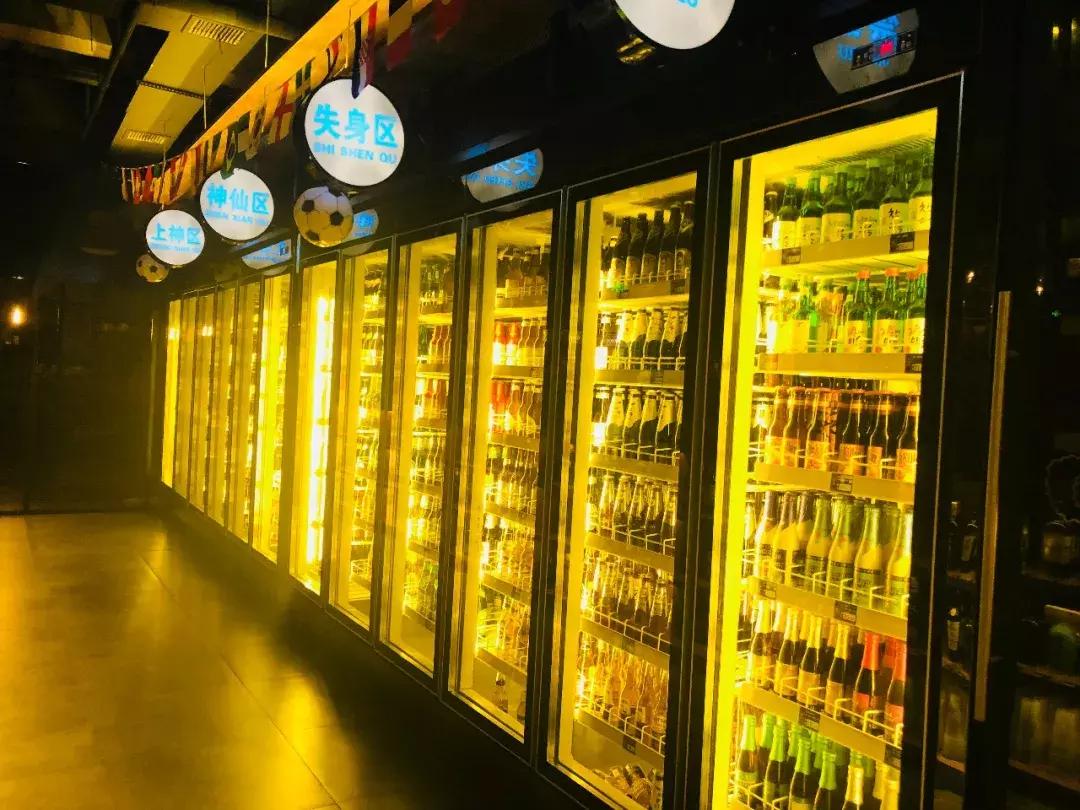 内马尔巴黎看球,内马尔17-18赛季球衣签名