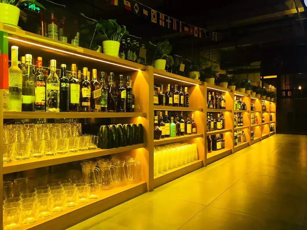 内马尔巴黎看球,内马尔17-18赛季球衣签名