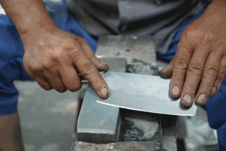 菜刀怎么磨什么角度才锋利耐用,不管菜刀有多钝大厨教你一招
