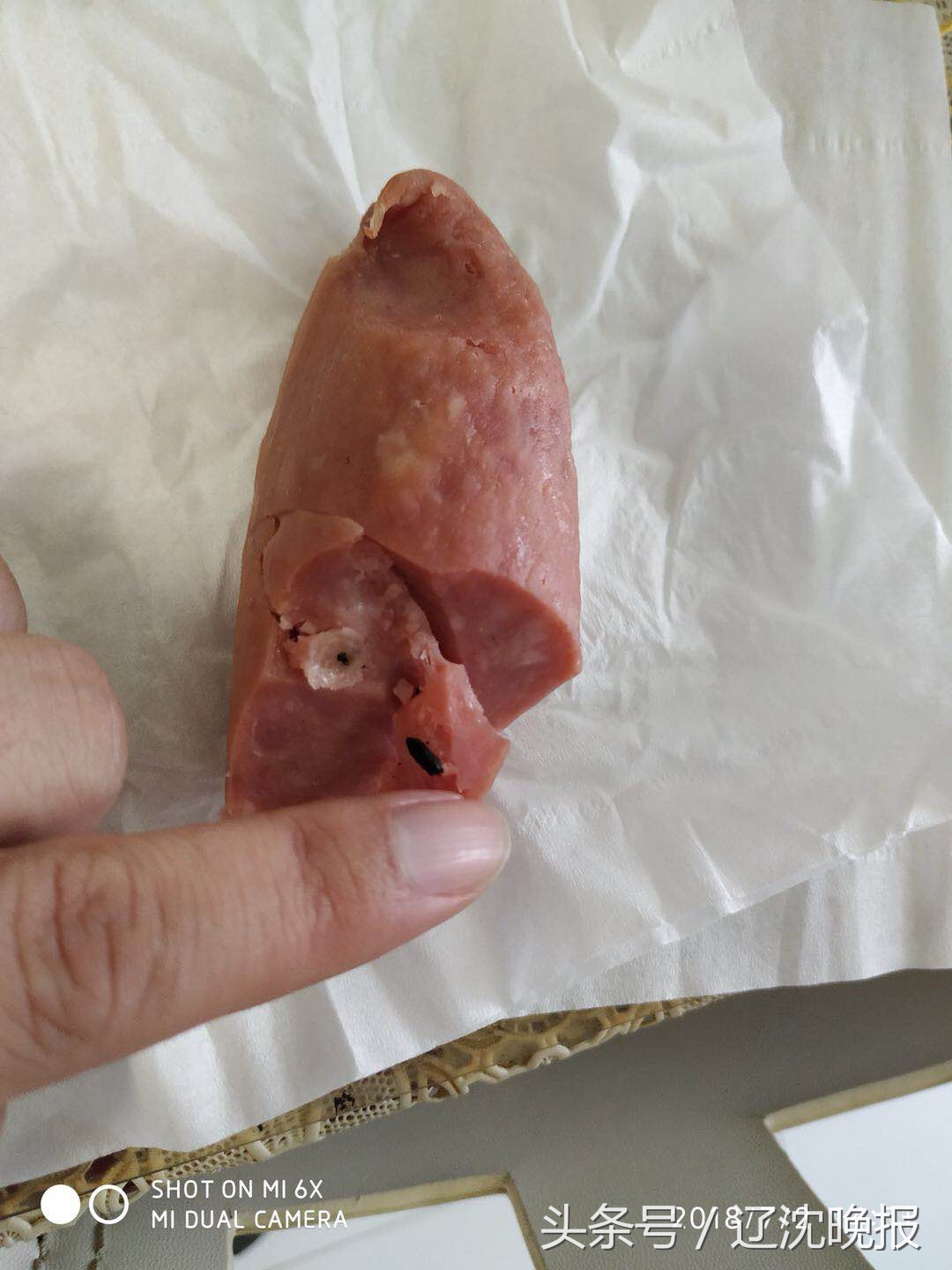 香肠吃出疑似尾巴的视频,香肠里面吃出骨头算异物吗