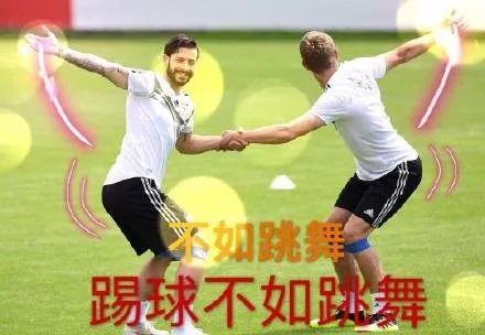 年纪轻轻看中国足球,年纪轻轻的看什么足球啊图片