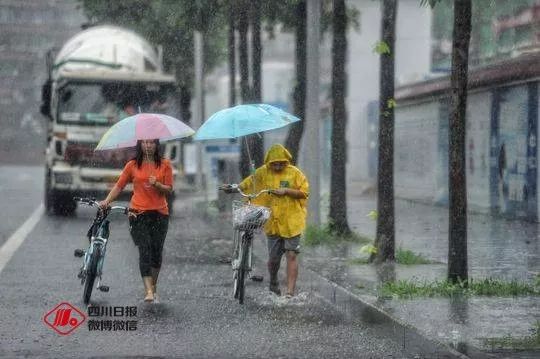 直击近段时间全国各地暴雨现场,直击多地暴雨汛情宜昌
