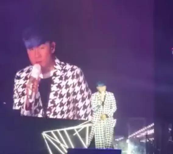 特朗普被“握手杀”；林俊杰演唱会裤子掉了，NARS请*毒涉**艺人站台