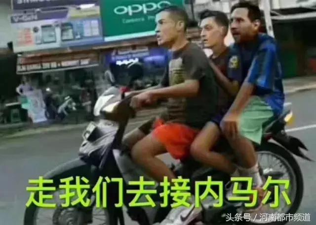 内马尔玩花式足球被揍,内马尔花式足球被揍