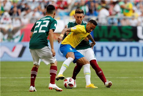 巴西4比1韩国内马尔下半场,比利时淘汰巴西内马尔