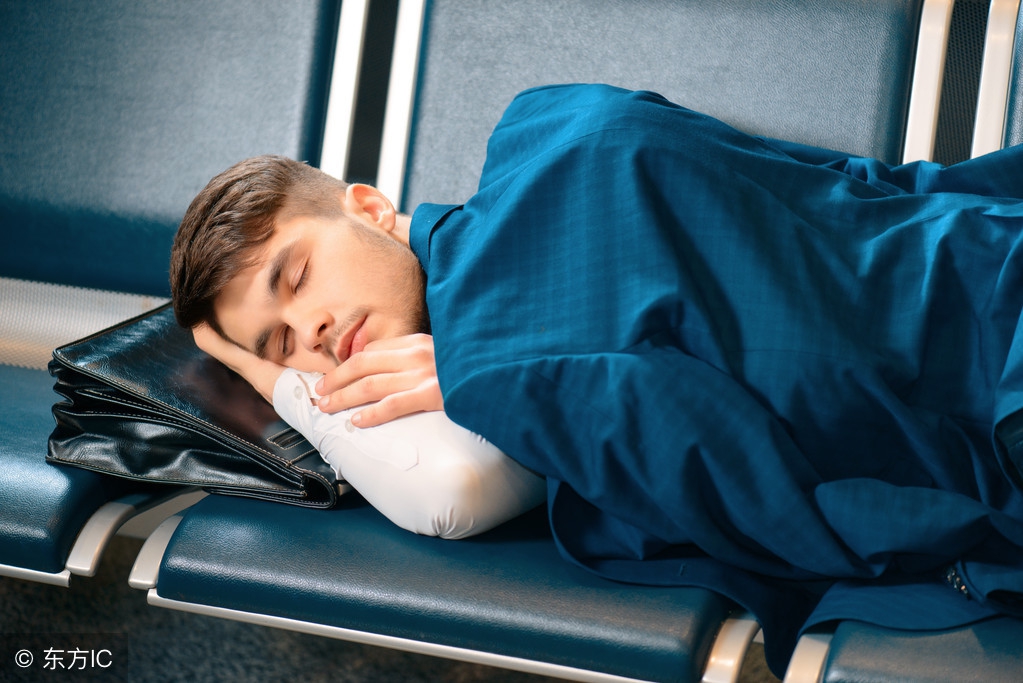 晚上航班备降后怎么办,夜晚下飞机了怎么办