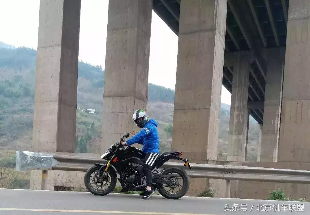 鎽╁弸鍏矾涓婂睍绀烘懇鎵樿溅甯呮皵鍗佽冻,鎽╁弸楠戣缇庢櫙瑙嗛