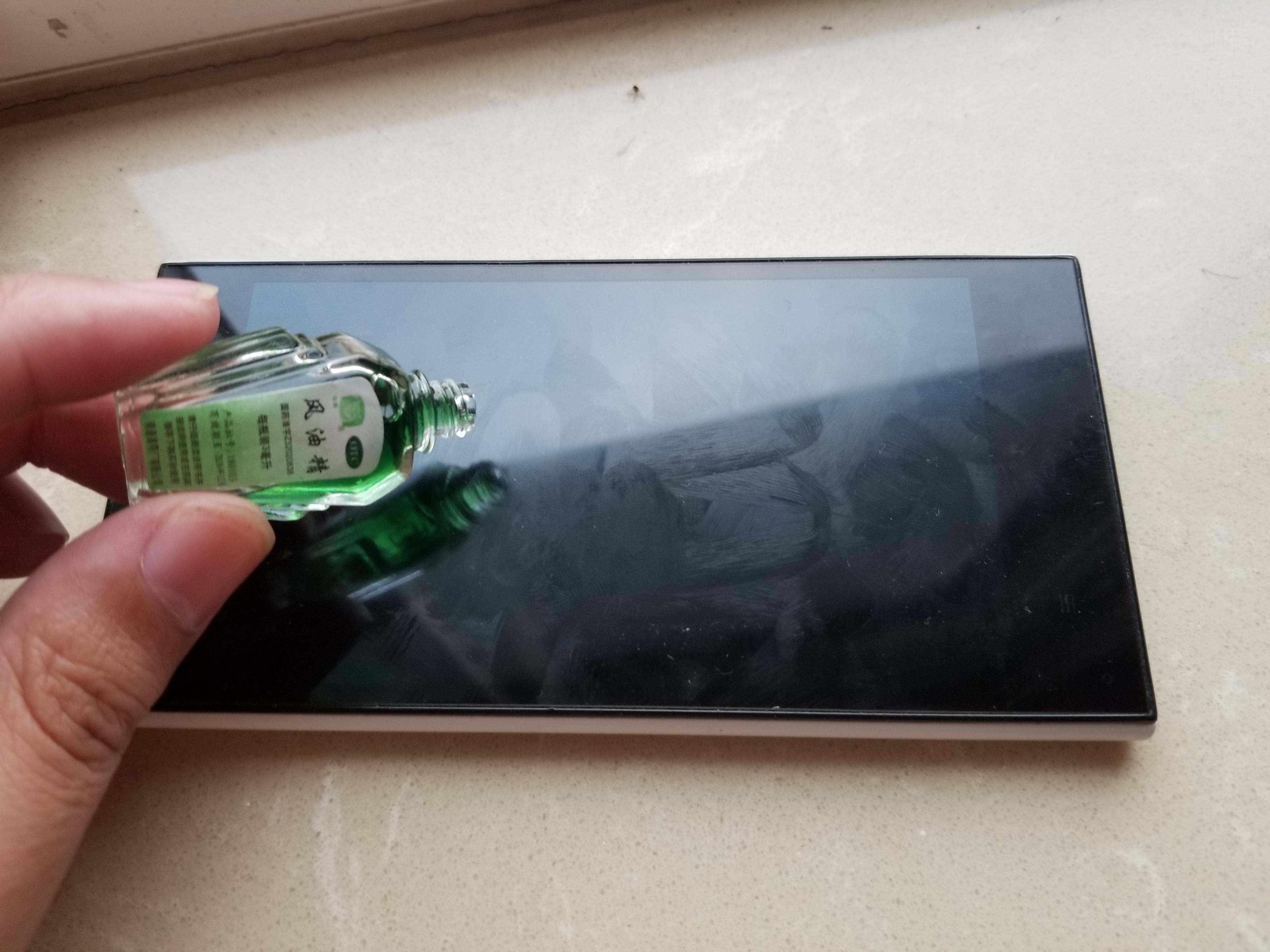 手机屏幕涂抹什么不沾指纹小窍门,手机屏幕沾染指纹用什么方法