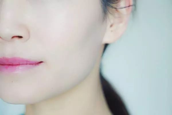 这只山羊居然把“黑球”变“白球”了!