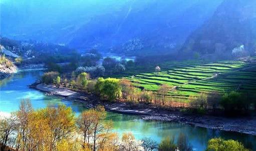 男子四川旅游，吃饭时点了一道菜，知道菜名后都舍不得吃了！