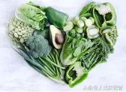 熬夜看球喝点啤酒,熬夜喝酒看球