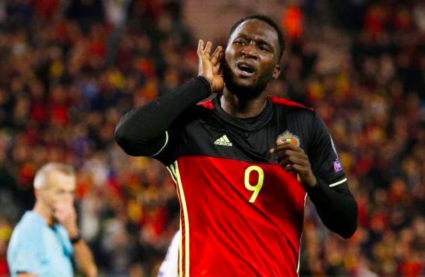 贫民窟走出的足球巨星,绿茵场上留下的那些璀璨瞬间