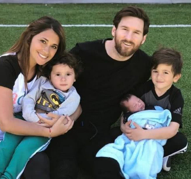 c罗的孩子和梅西孩子比赛,c罗的4个孩子