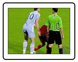 世界杯上为什么球员喜欢吐痰,为什么足球运动员爱摸头