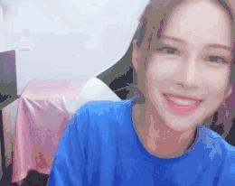 丸子带球去俄罗斯看世界杯，变身足球宝贝？网友：好大好大