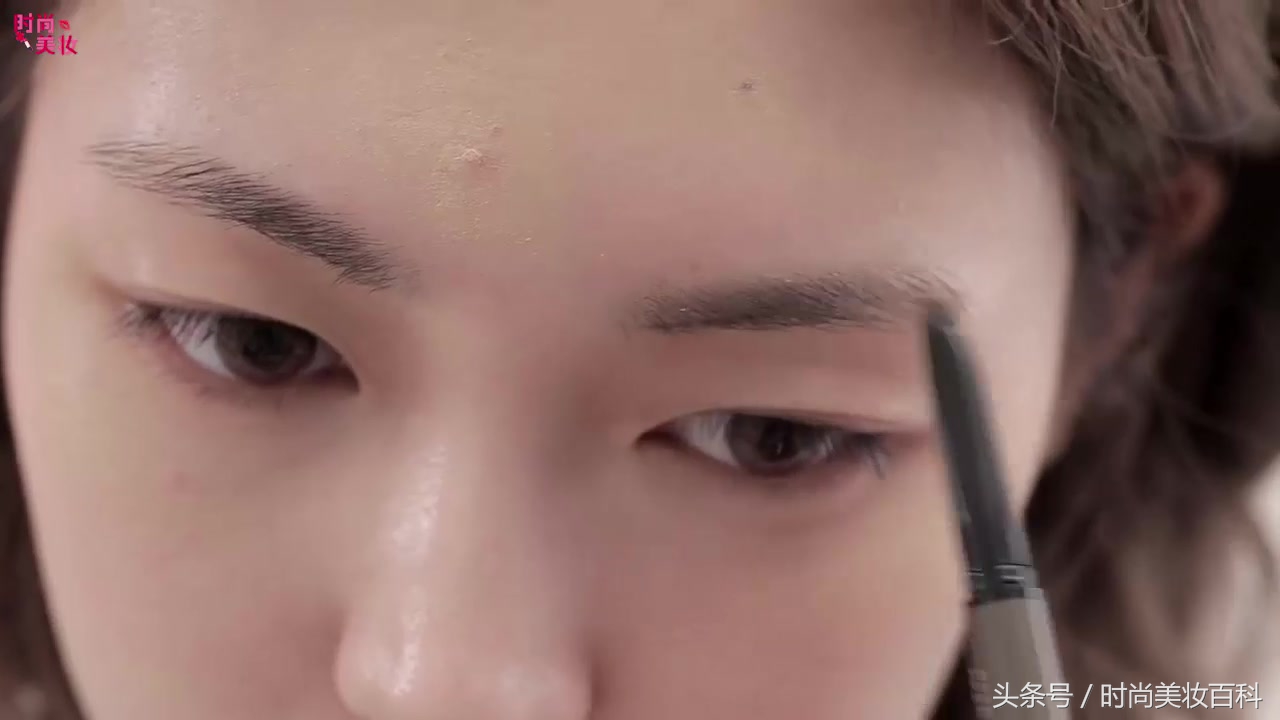 怎样的化妆步骤使得妆容更持久,能让妆容更持久的化妆步骤