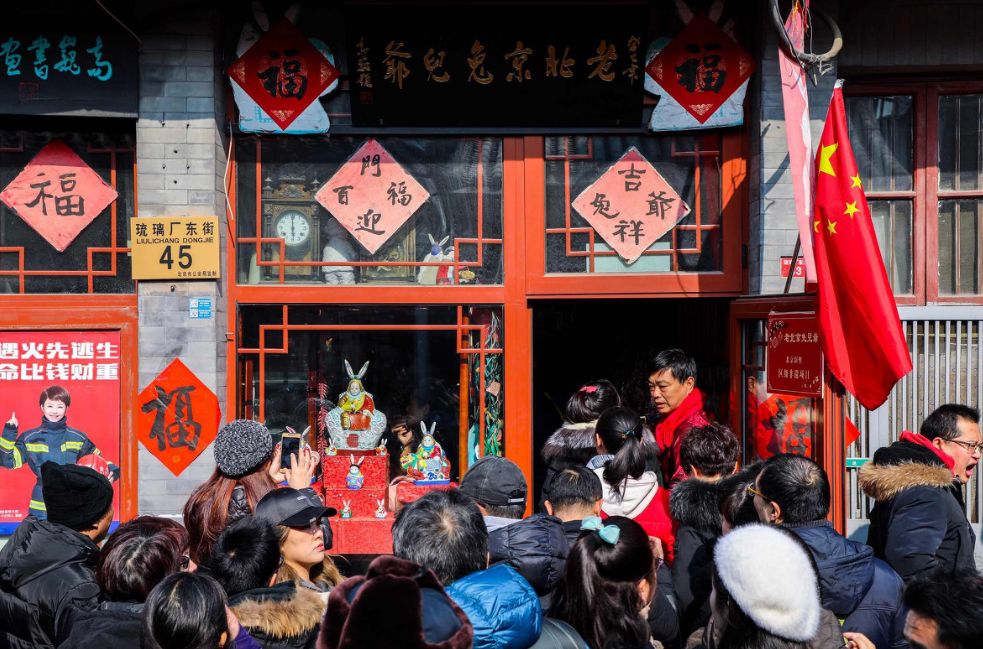 国际设计师们排队只为买这一块泥？在北京见着TA，都得叫“爷”！