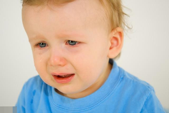 新生儿受惊的表现是怎样的,新生儿睡觉特别容易受惊怎么办