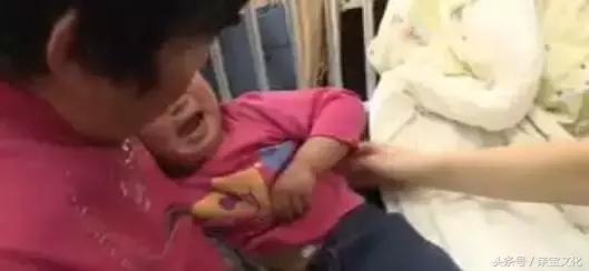 女童2岁一直吐怎么解决,2岁小孩一天吐了五六次咋回事