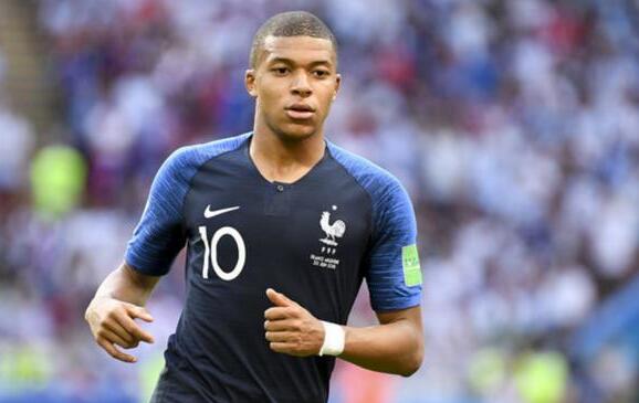 19岁足球天才姆巴佩身价,17岁追风少年