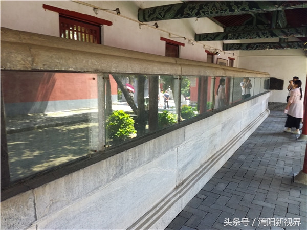 南阳武侯祠：出师一表真名世，千载谁堪伯仲间