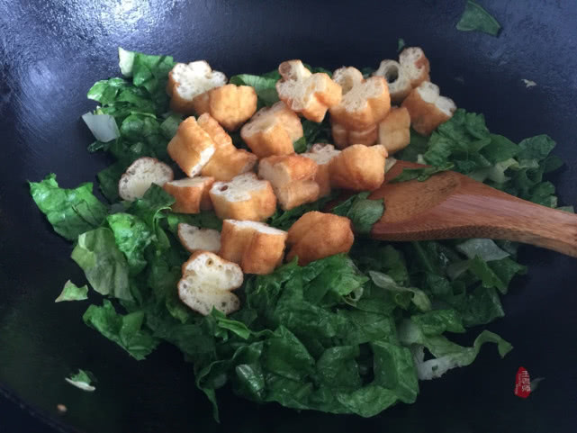 莴笋叶晒干制作方法,莴笋叶别再扔了这样做开胃菜