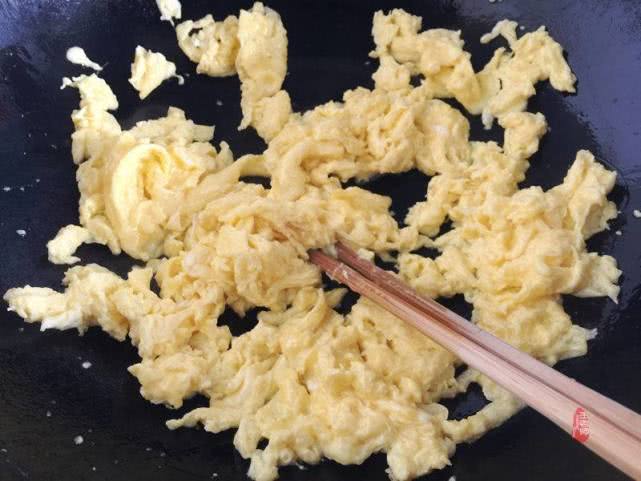 莴笋叶晒干制作方法,莴笋叶别再扔了这样做开胃菜