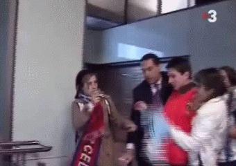 梅西踢球的那些愤怒时刻,梅西踢球就像球粘在脚上