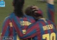 梅西踢球的那些愤怒时刻,梅西踢球就像球粘在脚上