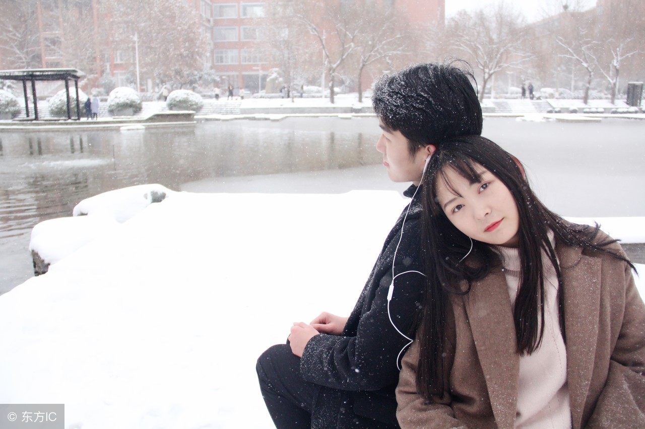 毕业了跟女朋友分隔两地该怎么办,毕业分开了难过怎么办