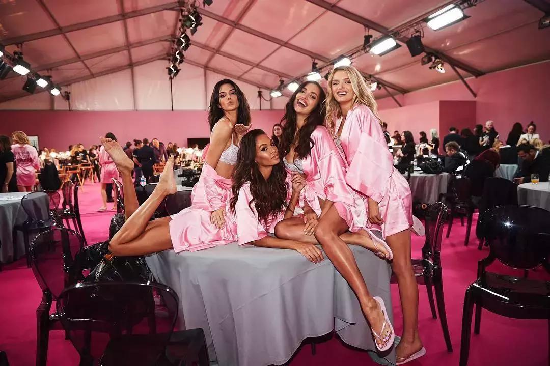 维密超模aa和c罗,球星c罗与维密天使亚历山大