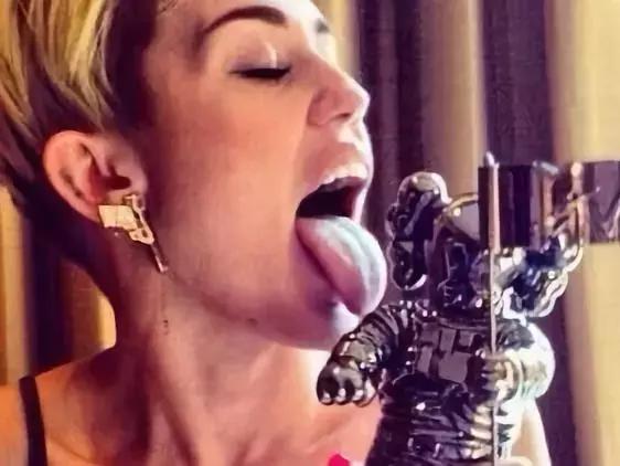 硬汉装逼新技能——舔个鞋子！看完的人都偷偷试了一下！