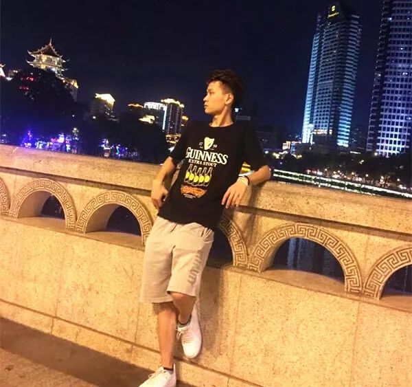 学霸奖学金1百万,学霸足球队