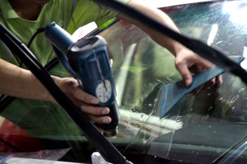 贴膜汽车如何选,汽车天窗贴膜技巧和方法