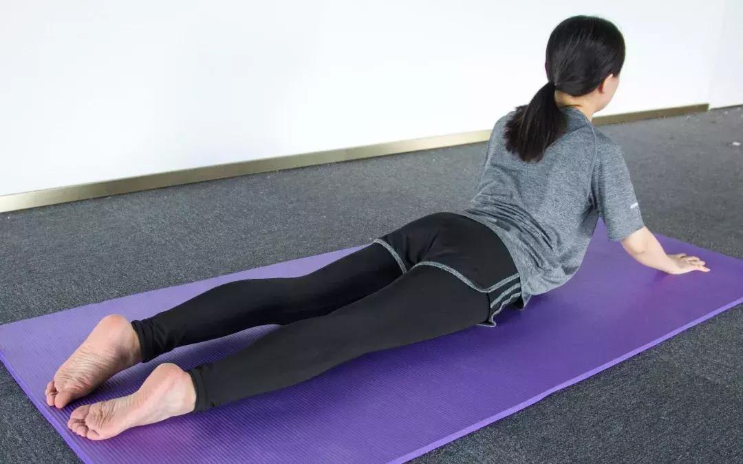 女人怎样锻炼能让背变薄,背痛可以做什么操