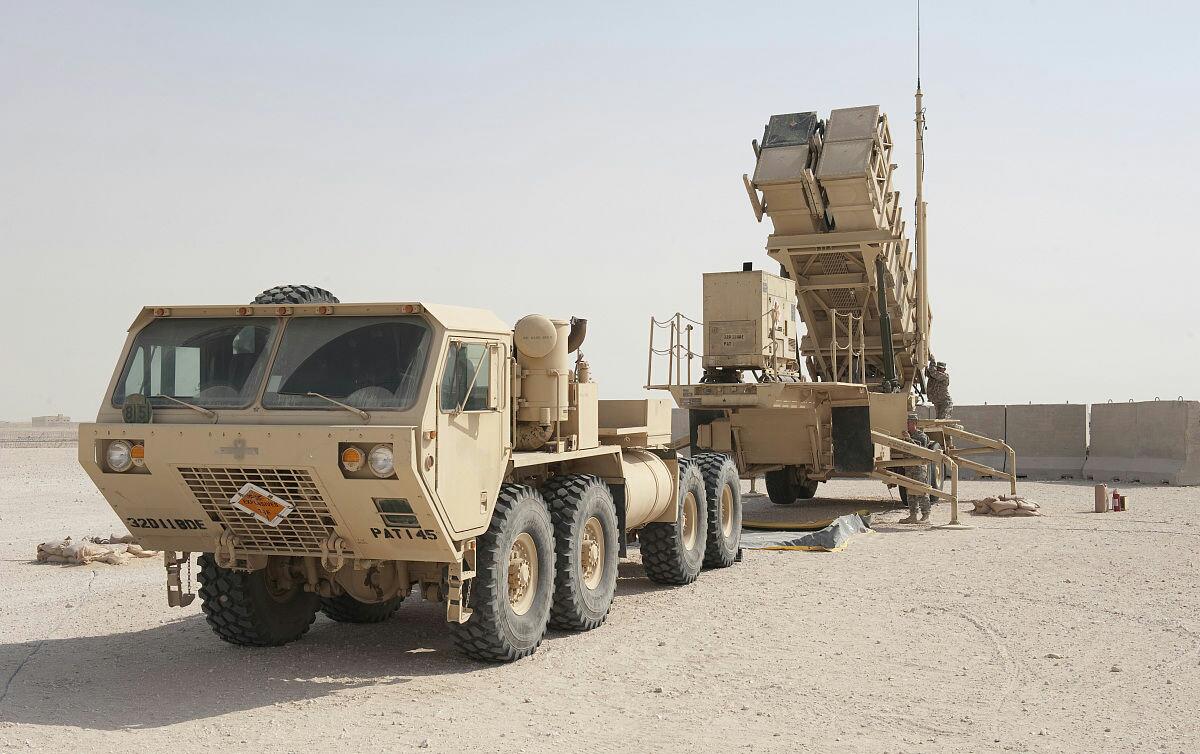 沙特拦截胡塞导弹视频,胡塞武装导弹击中美国军舰视频